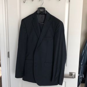 Saks Fifth Avenue / Zegna men’s suit 42L waist 34
